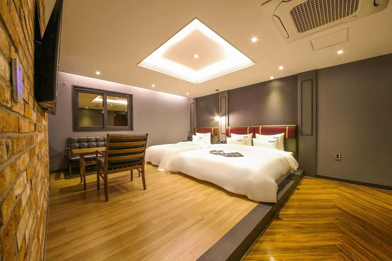 Hotel Smith Busan 2*,